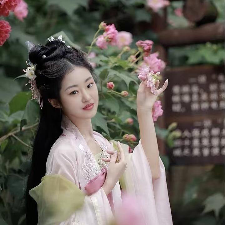 小荷儿单身美少女