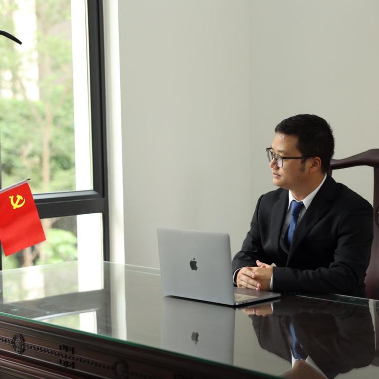 贺州律师何立武