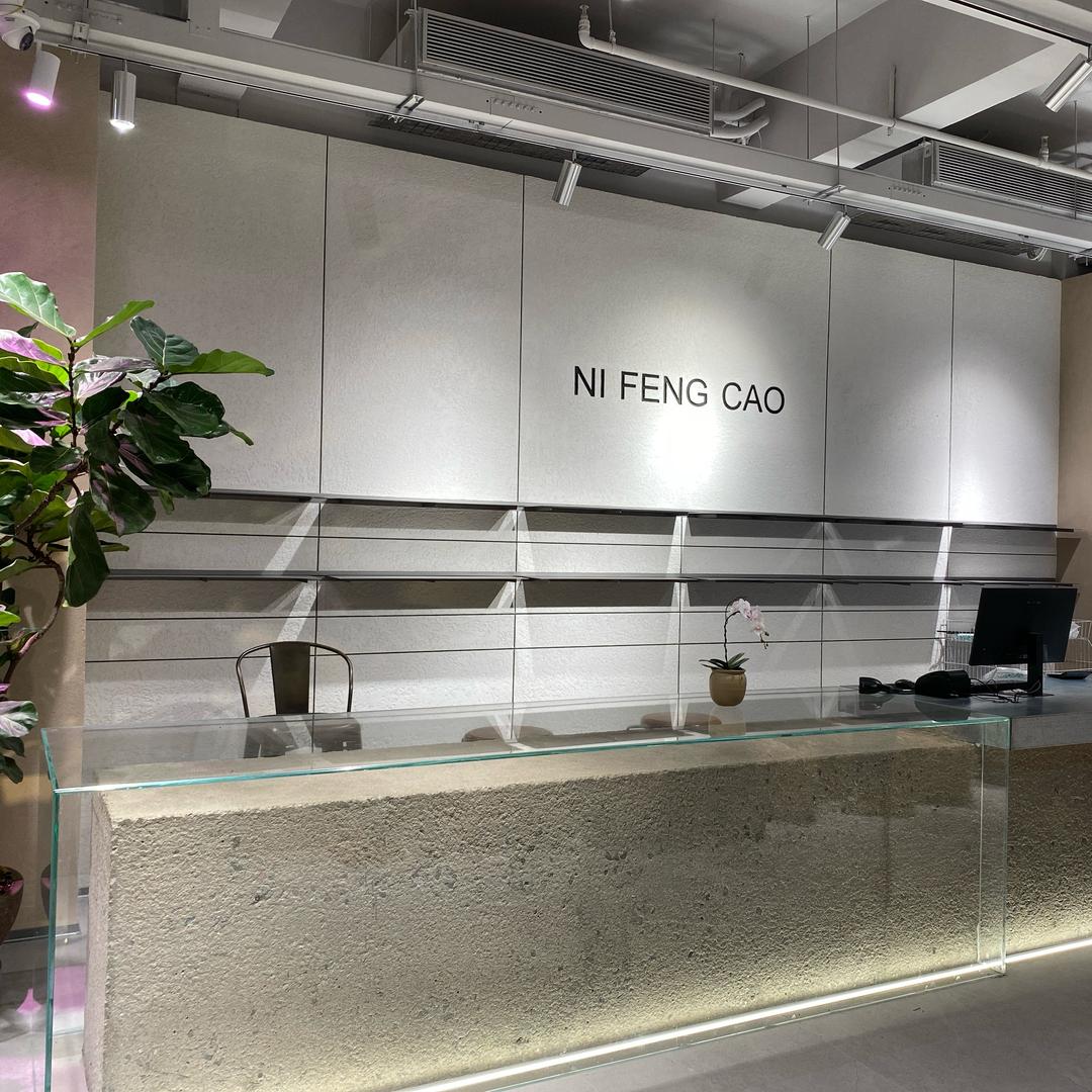 黄岛逆风草1000平男女装集合店女装部