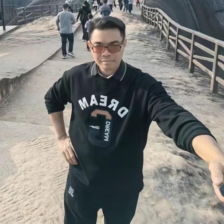 隔壁大哥