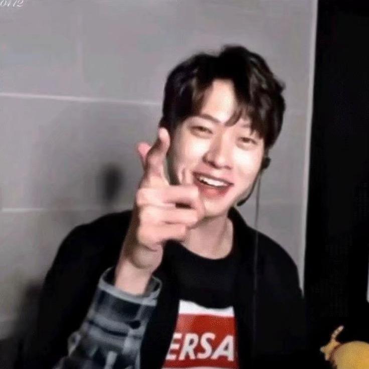 小怡子微醺🦋（和勋勋n+412次对视版