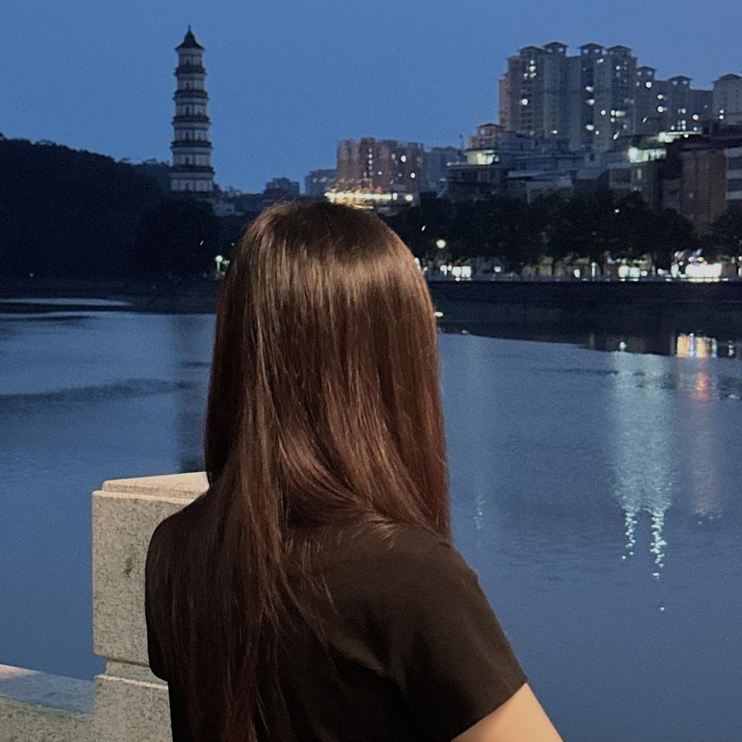 捌月^_^