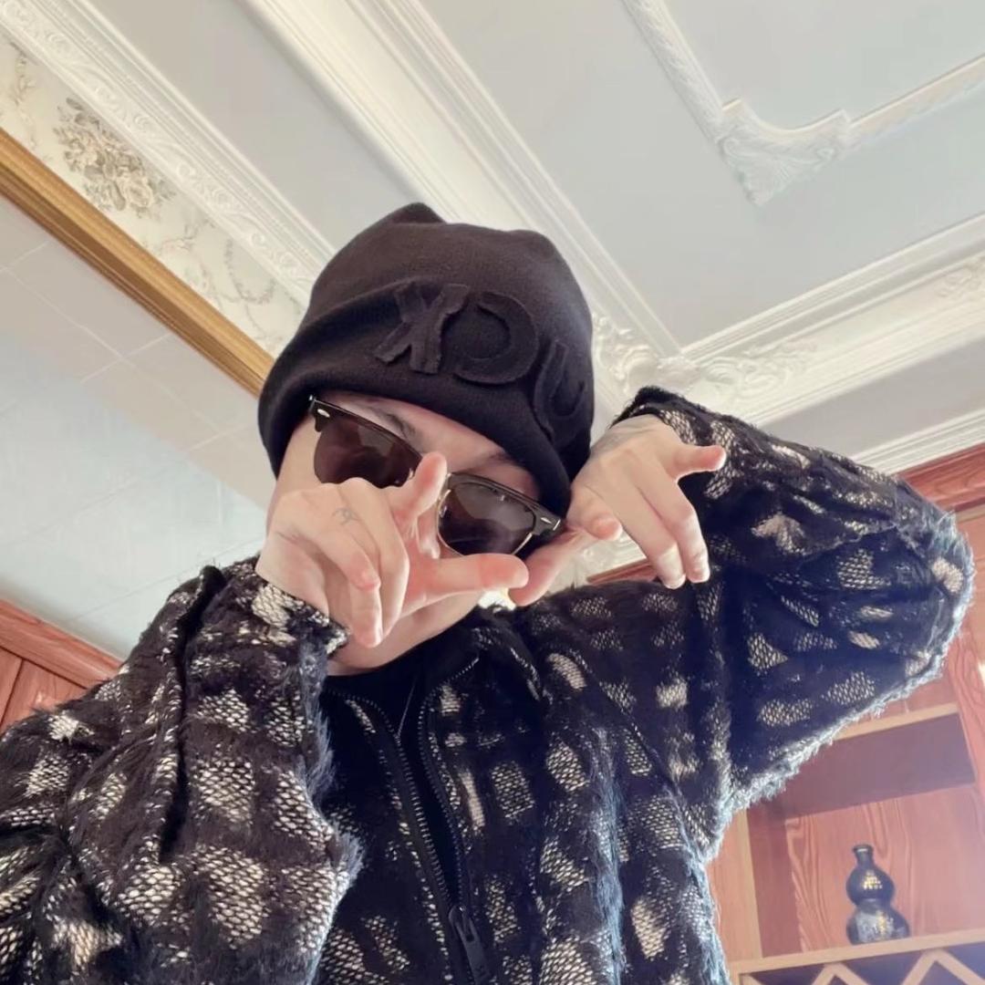 ￴ ￴ ￴ ￴￴￴