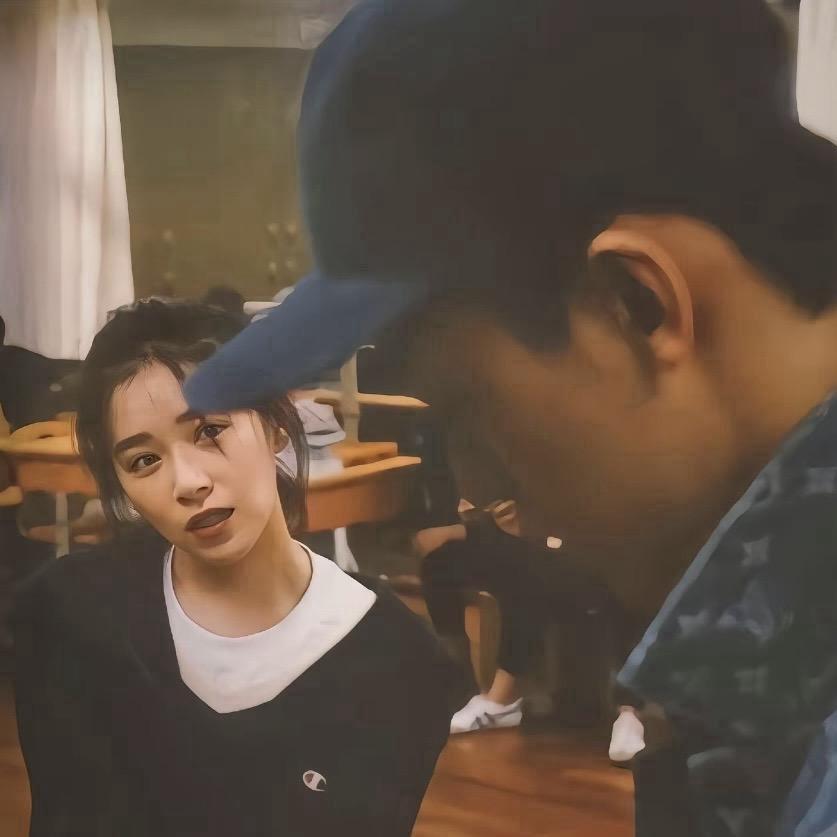 狎