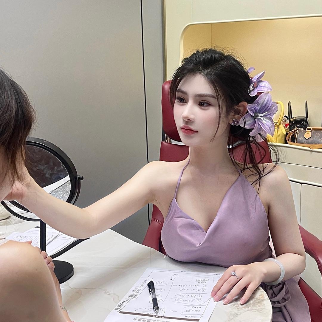 雅萱会看脸（广西女孩）