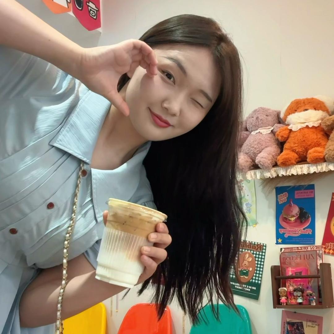 如 如 爱 吃 肉ˋˏᰔᩚˎˊ