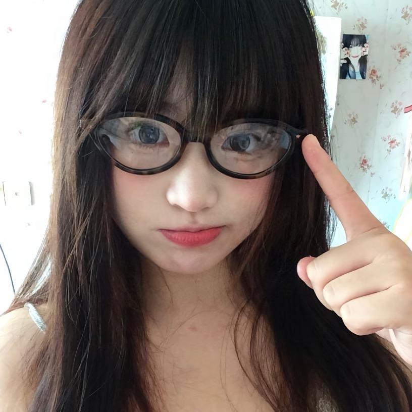 何超莲.