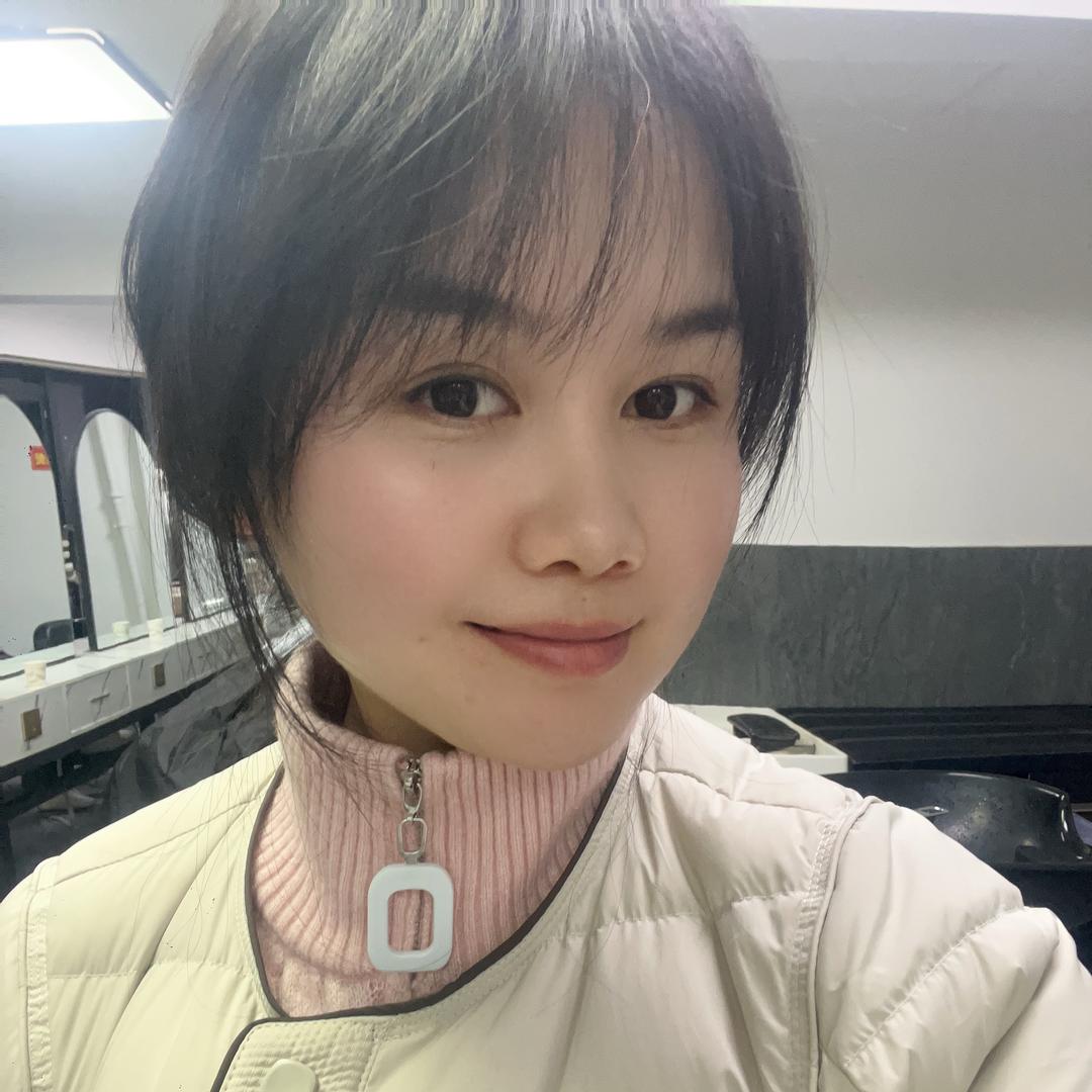 姑娘向前走