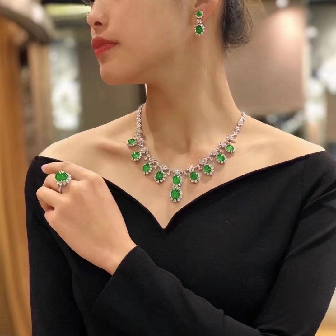 团一团翡翠珠宝