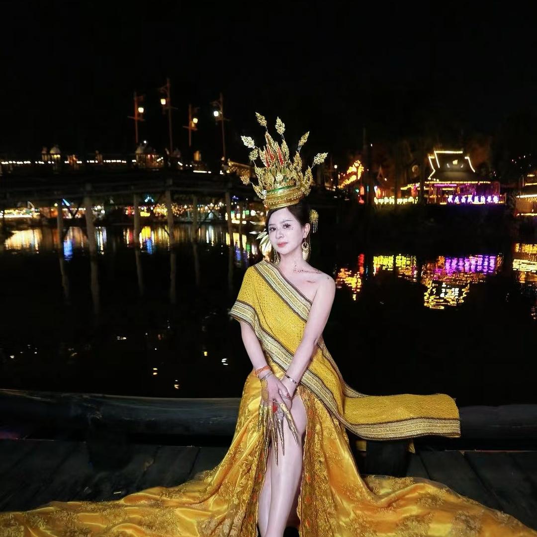 爱吃灰狼的兔兔