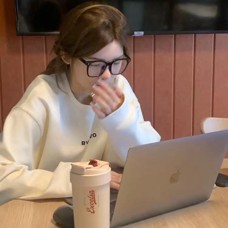 赚一个亿带女人吃路边摊