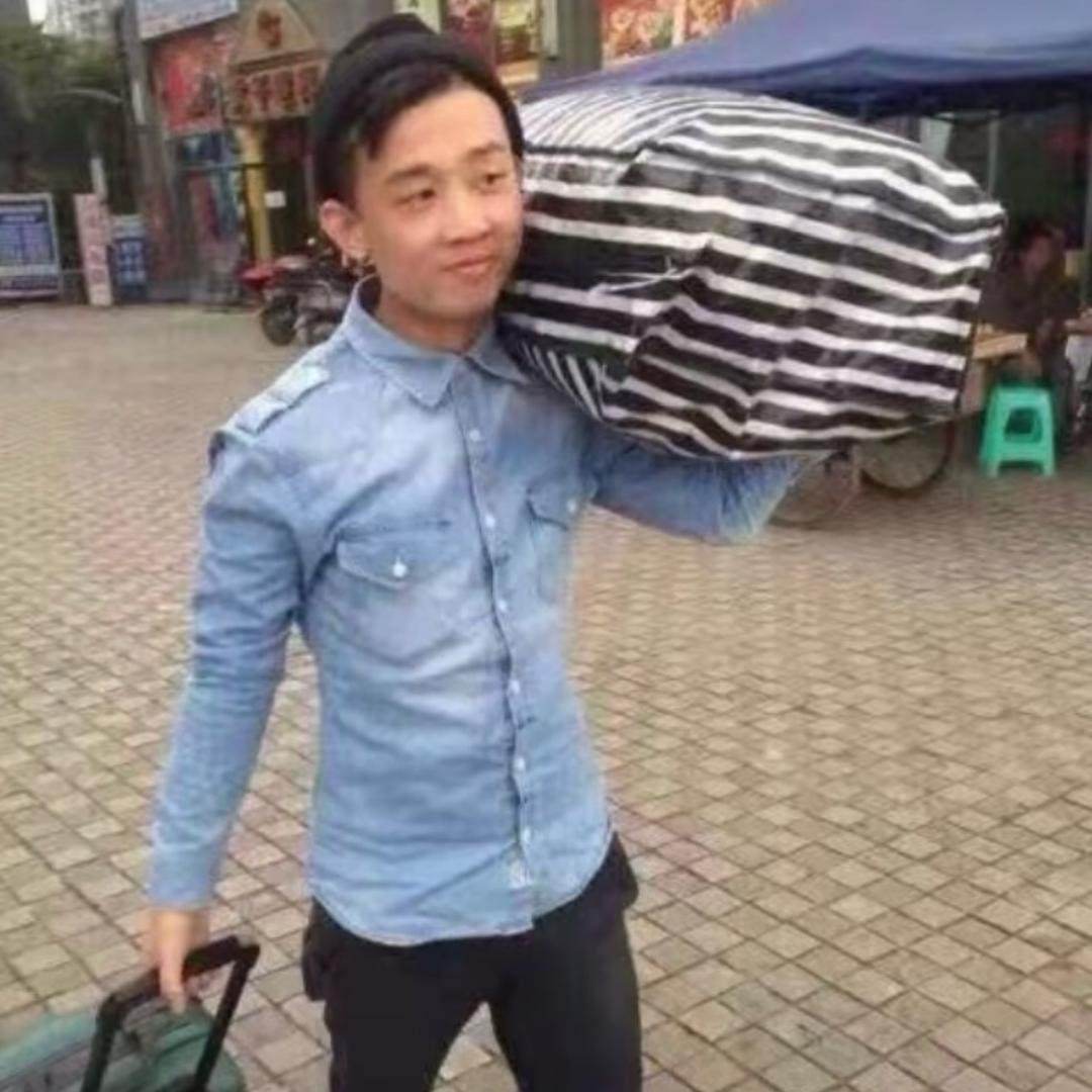 ，