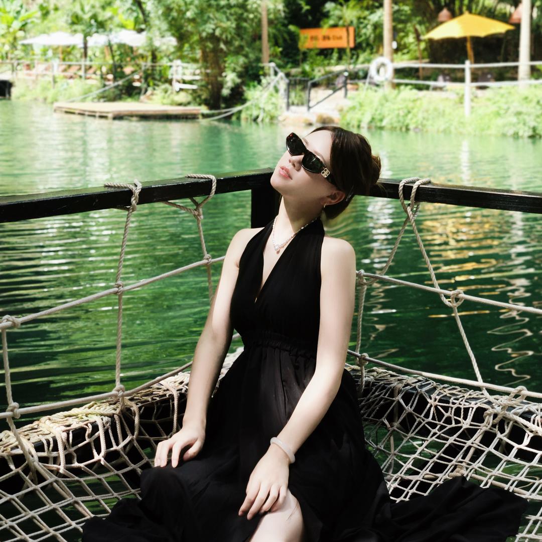 何美丽.