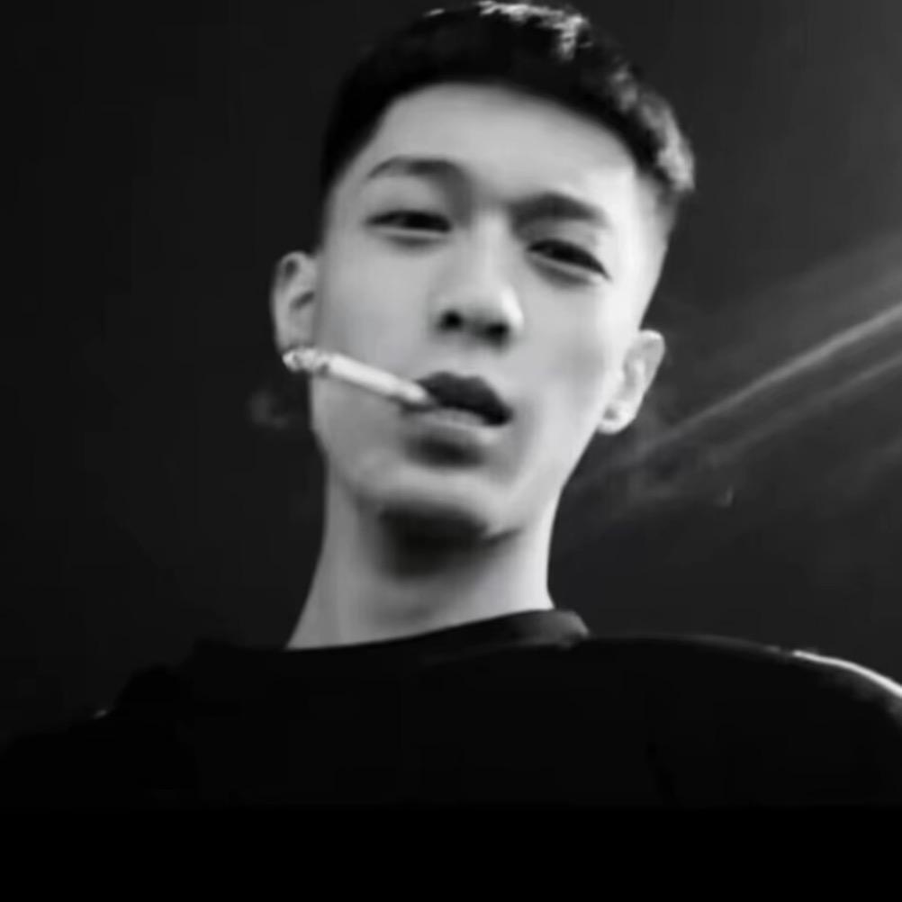 张 健