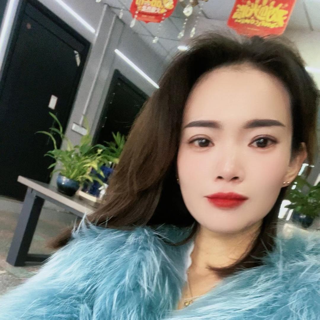 铜仁市奇巧门窗：飞姐