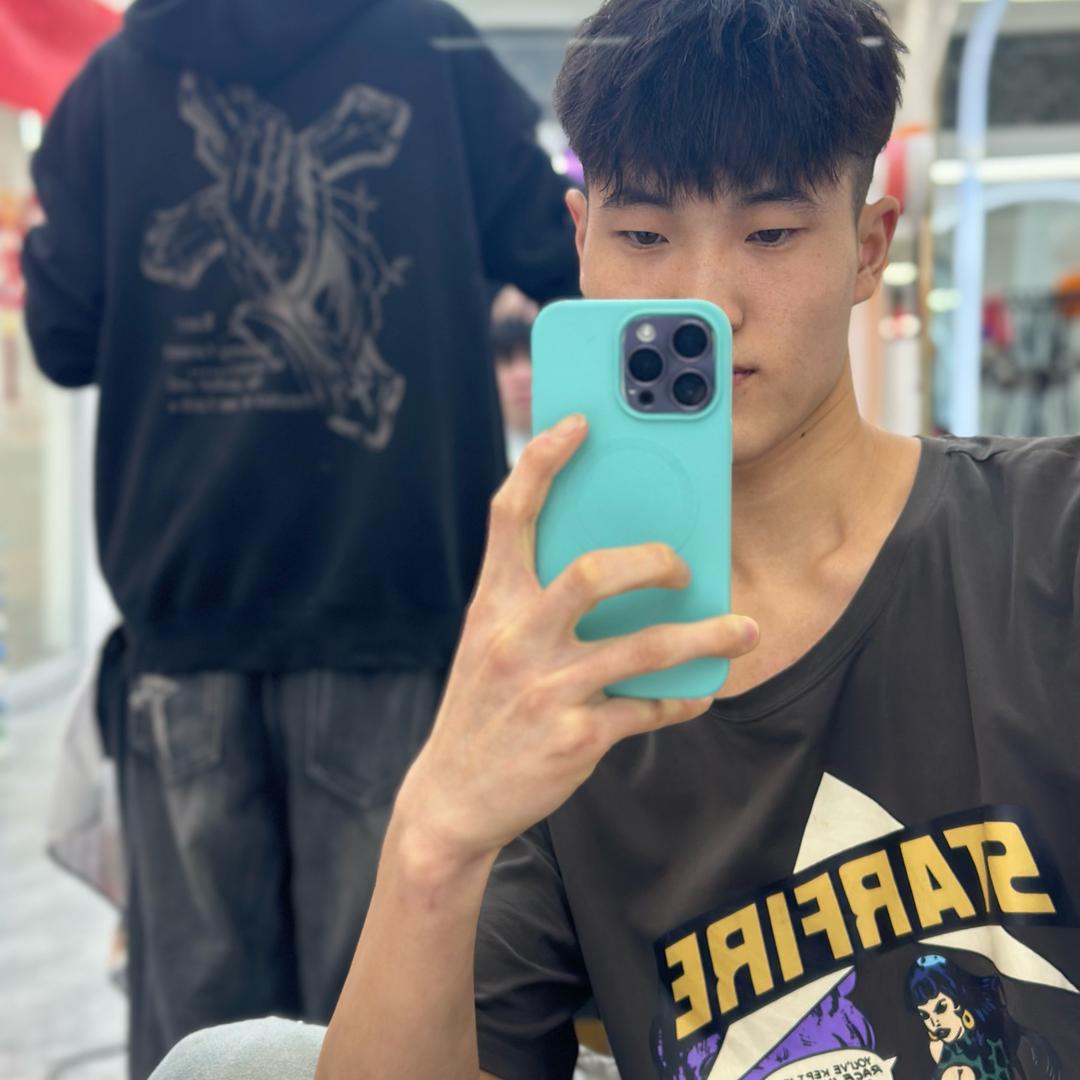 闫😜