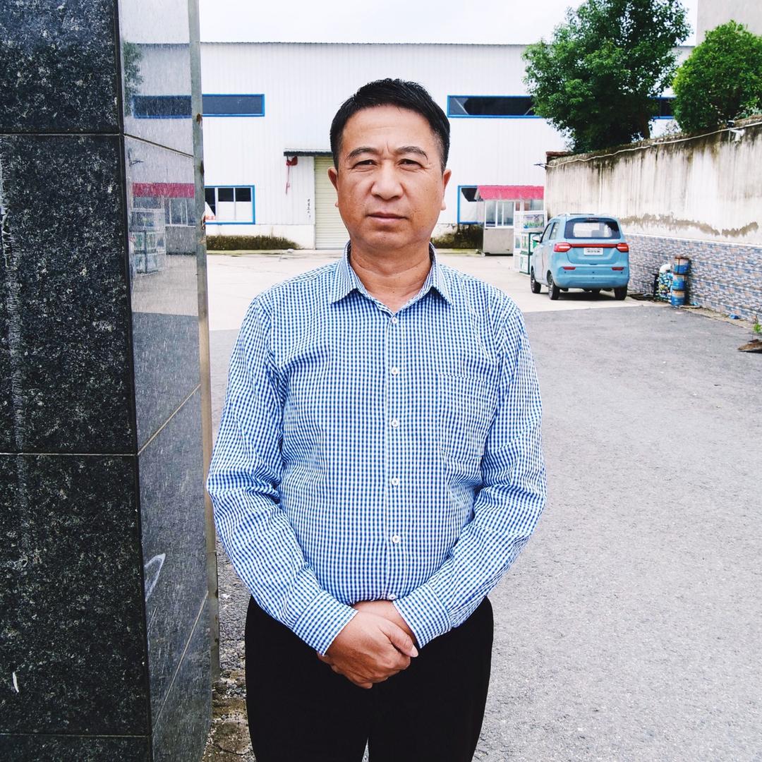 老王（ 猪厂长）
