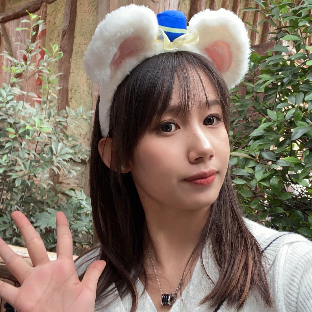李温柔.