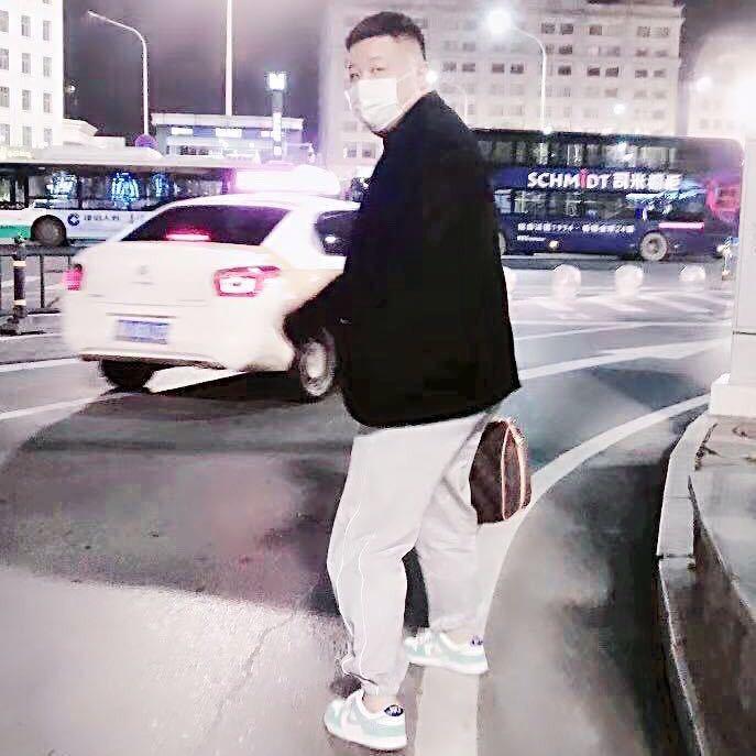 任老三【爆汁熏烤鸡】高地摆摊日记