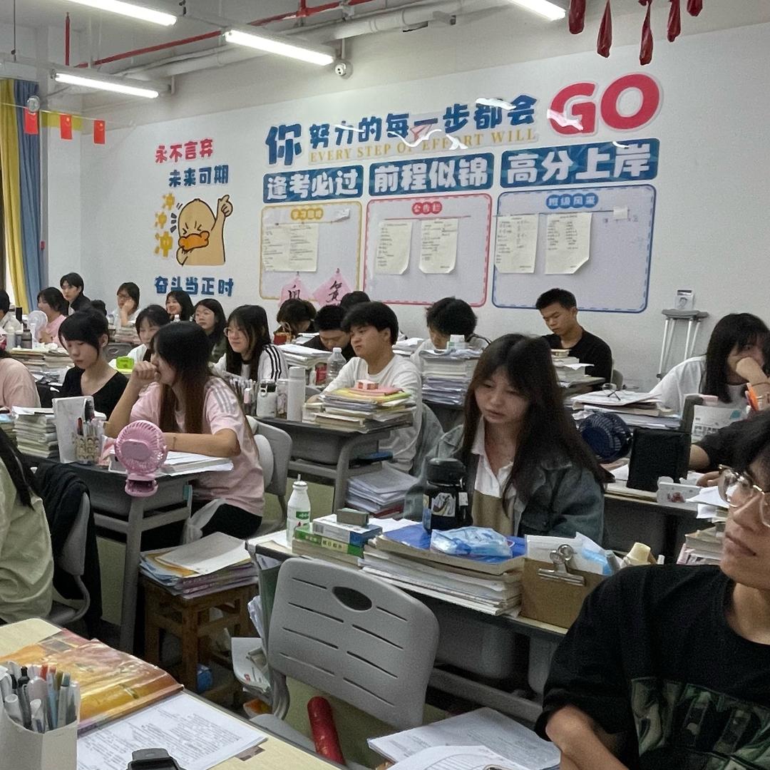 贵阳高三复读胡老师