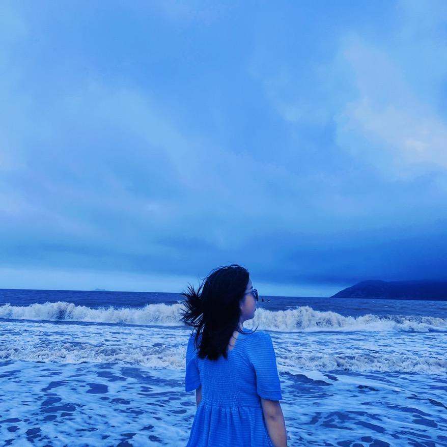 余摆摆吖