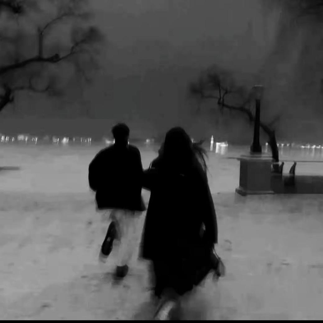 下班跑最快那女的