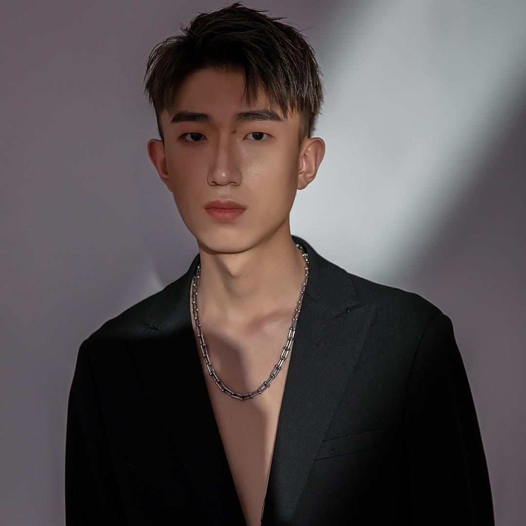 新乡显脸小发型设计-艺飞