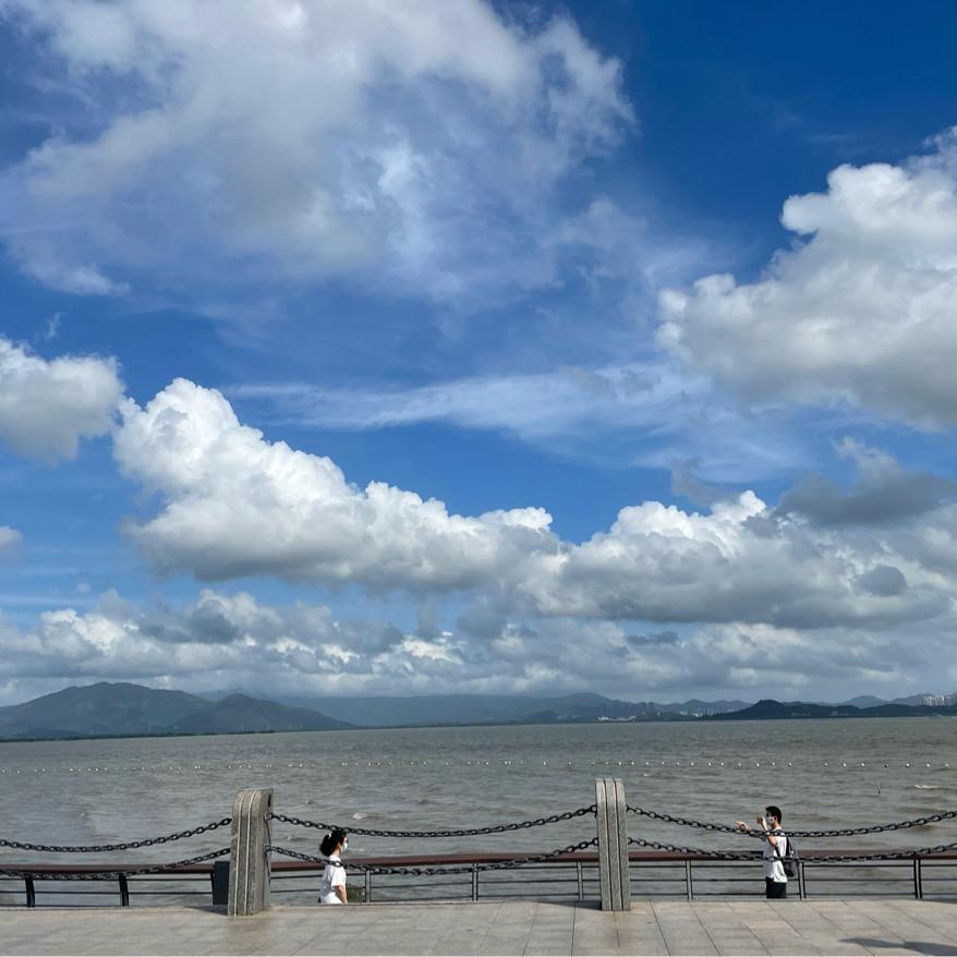 她