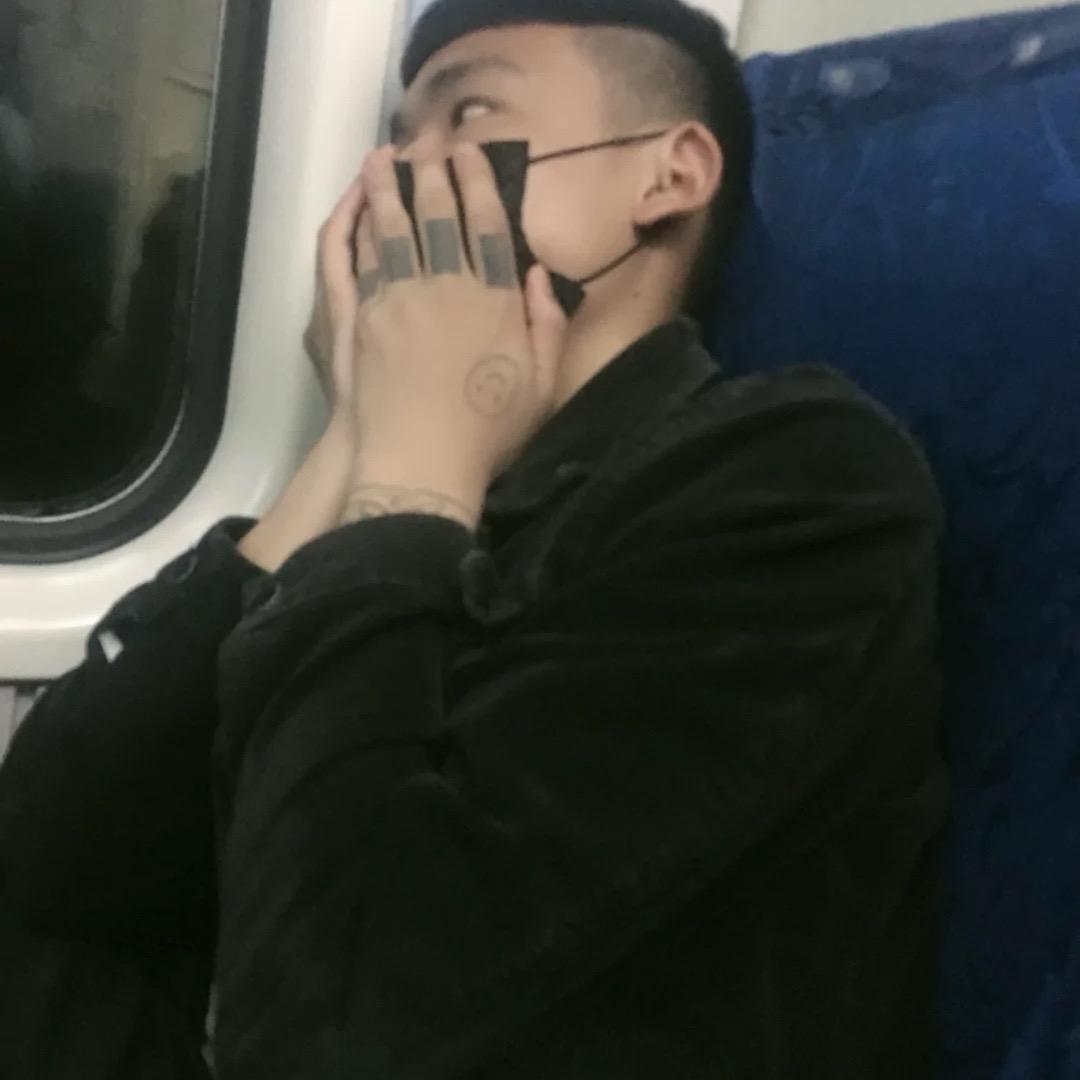 困👀