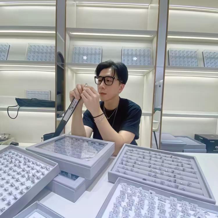 水贝潮购黄金钻戒宝哥