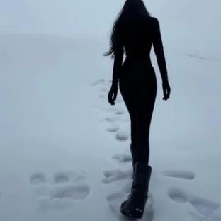 726