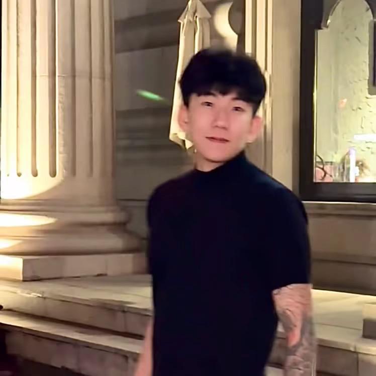 刘筱楠.
