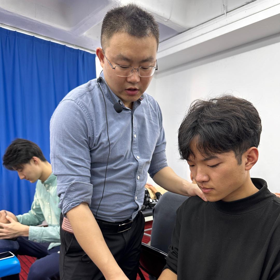闫老师教推拿