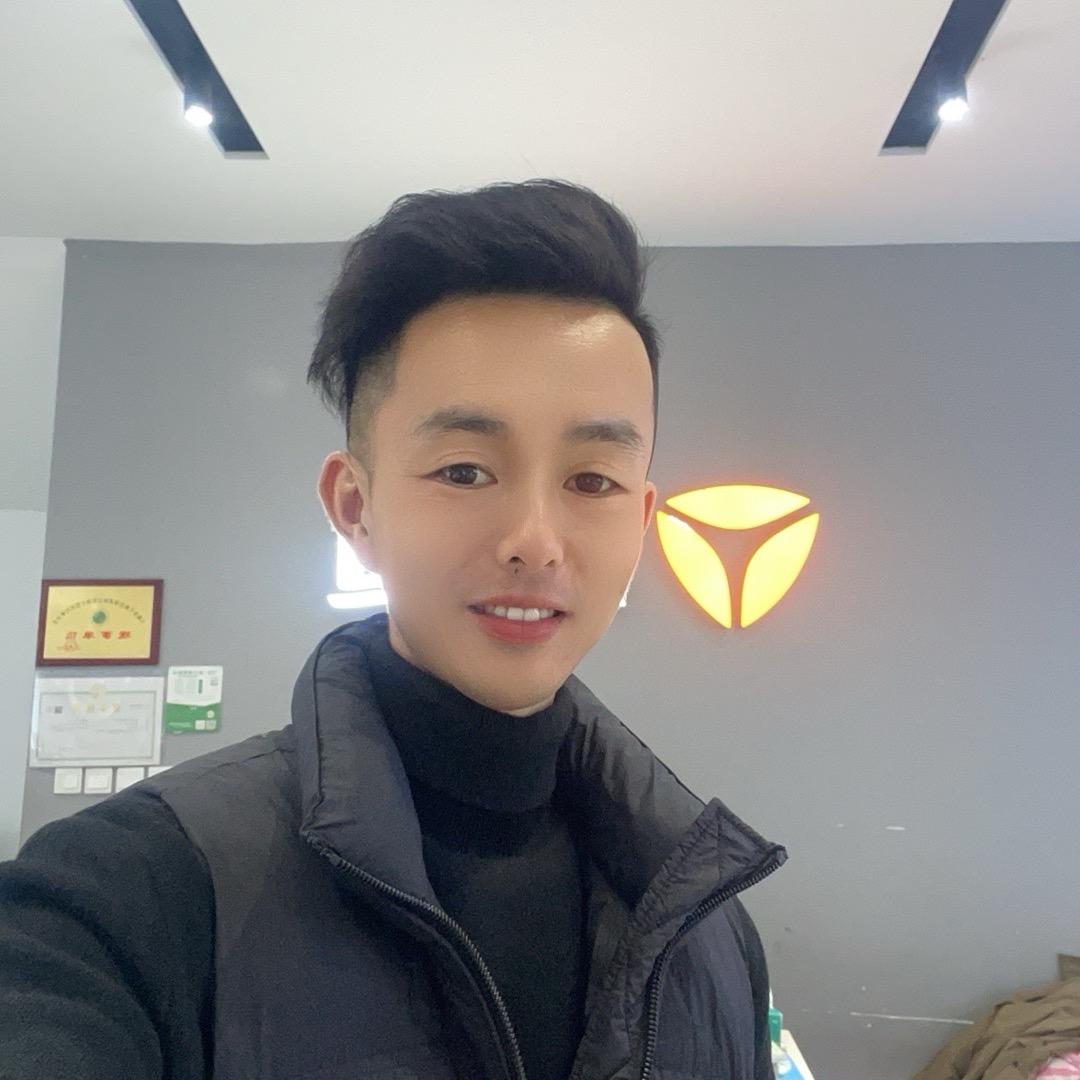 在长街卖电动车的小陈