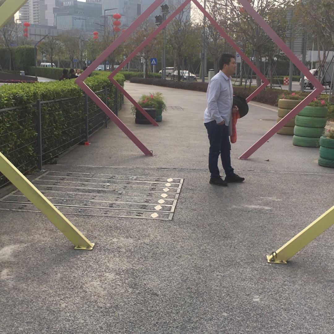 李华