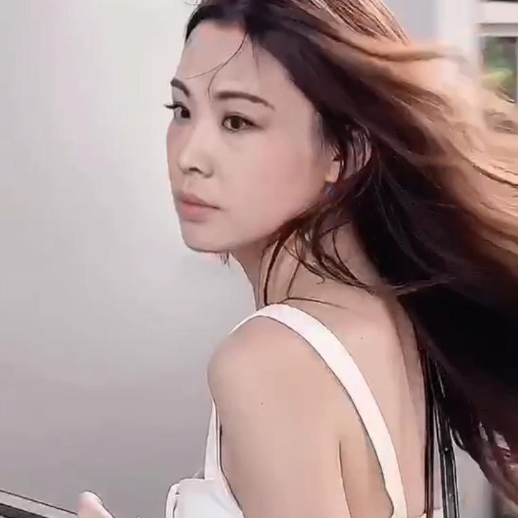 何美丽.