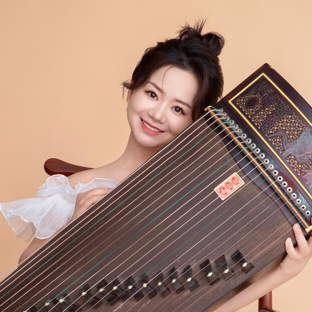 有伴李老师教古筝