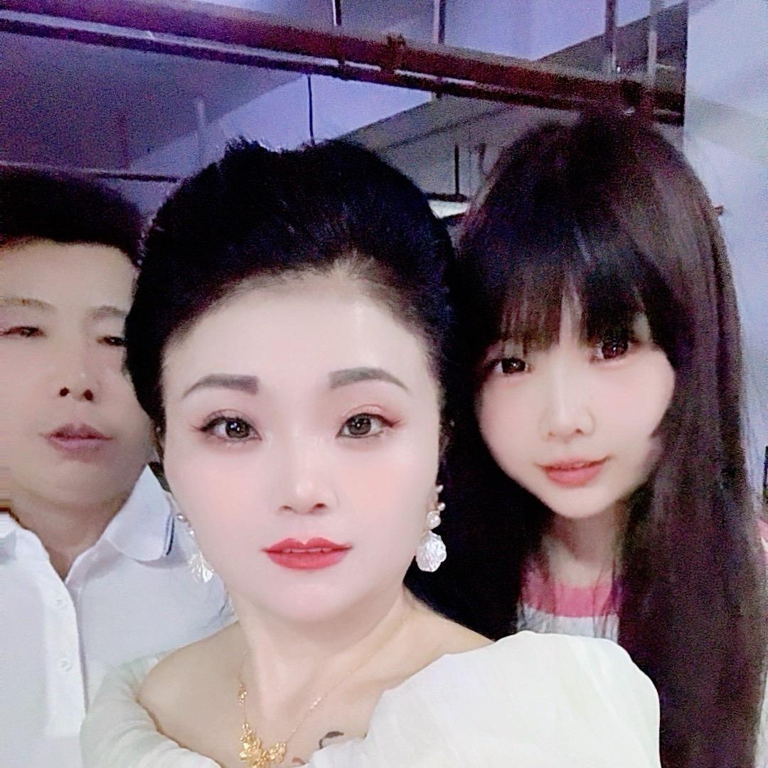 庆🌹若🌹佳🌹幸福一家