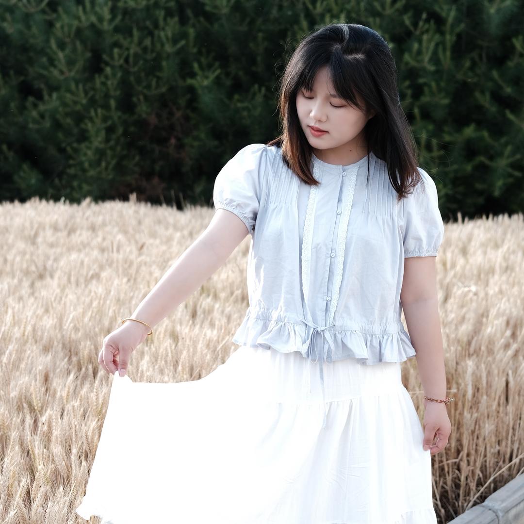 超爱吃香菜的李老师🌻