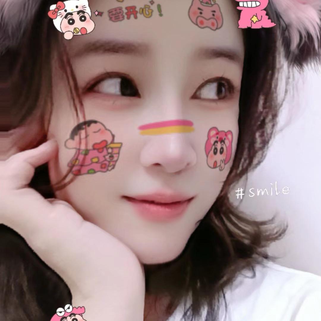 月光落在左手上