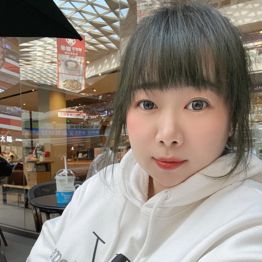 琪琪喝拿铁