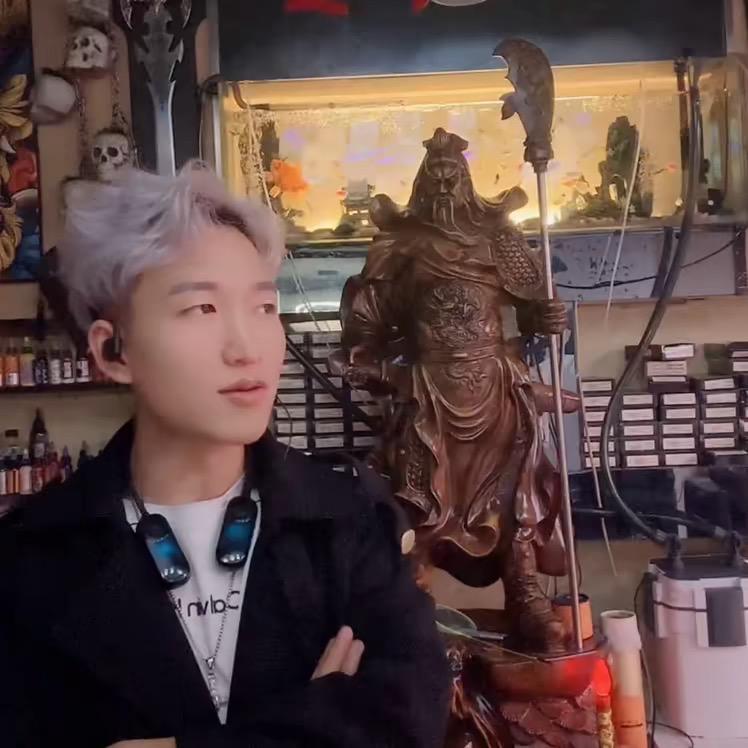 纹武堂  《白毛  刺客》