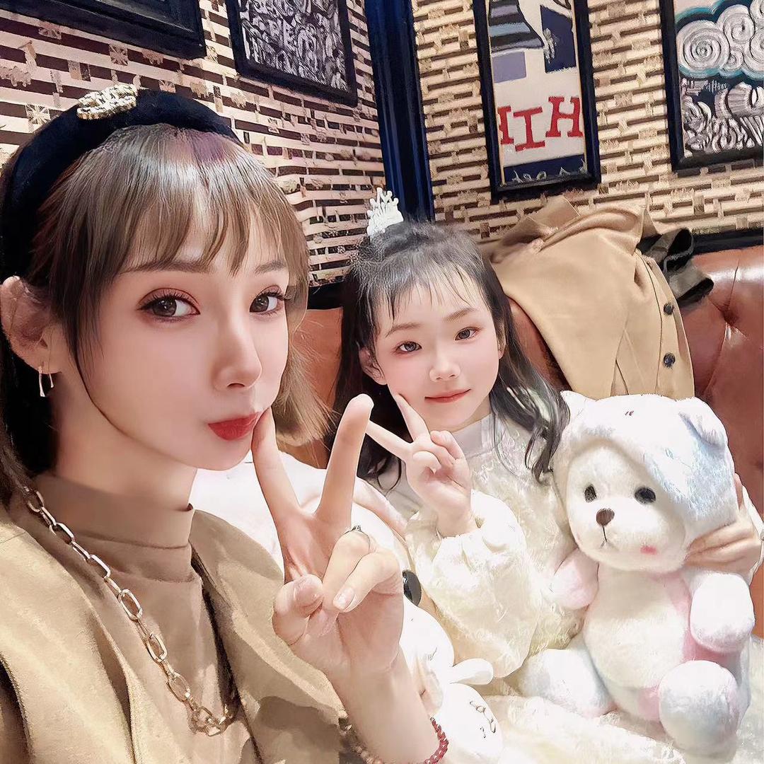 爱笑的女孩👧