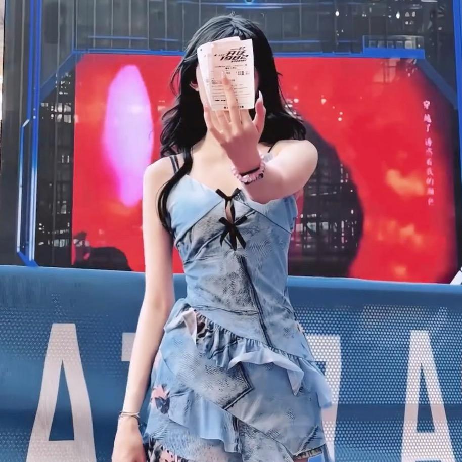 看演出发票啦