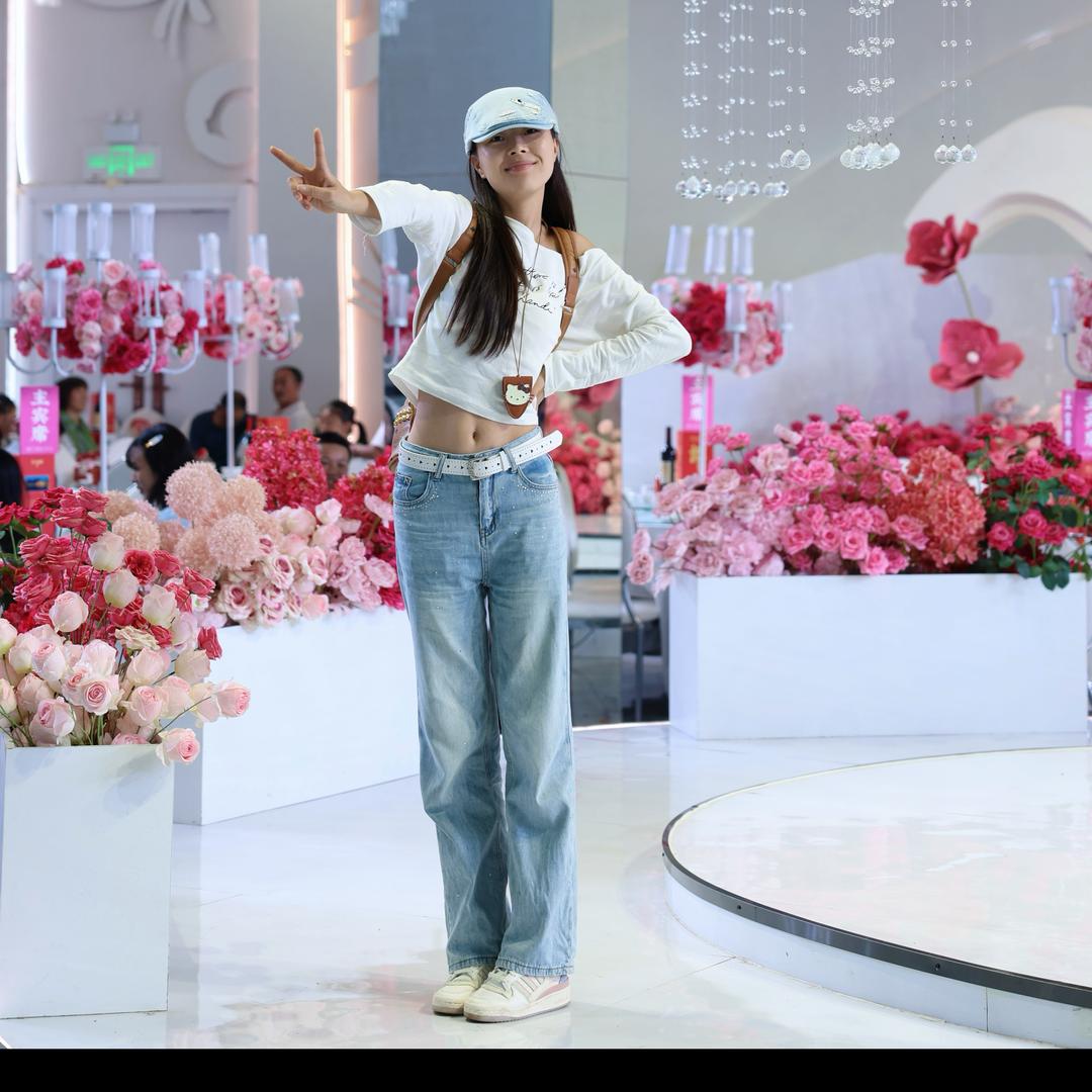 叙永化妆师_欣欣子