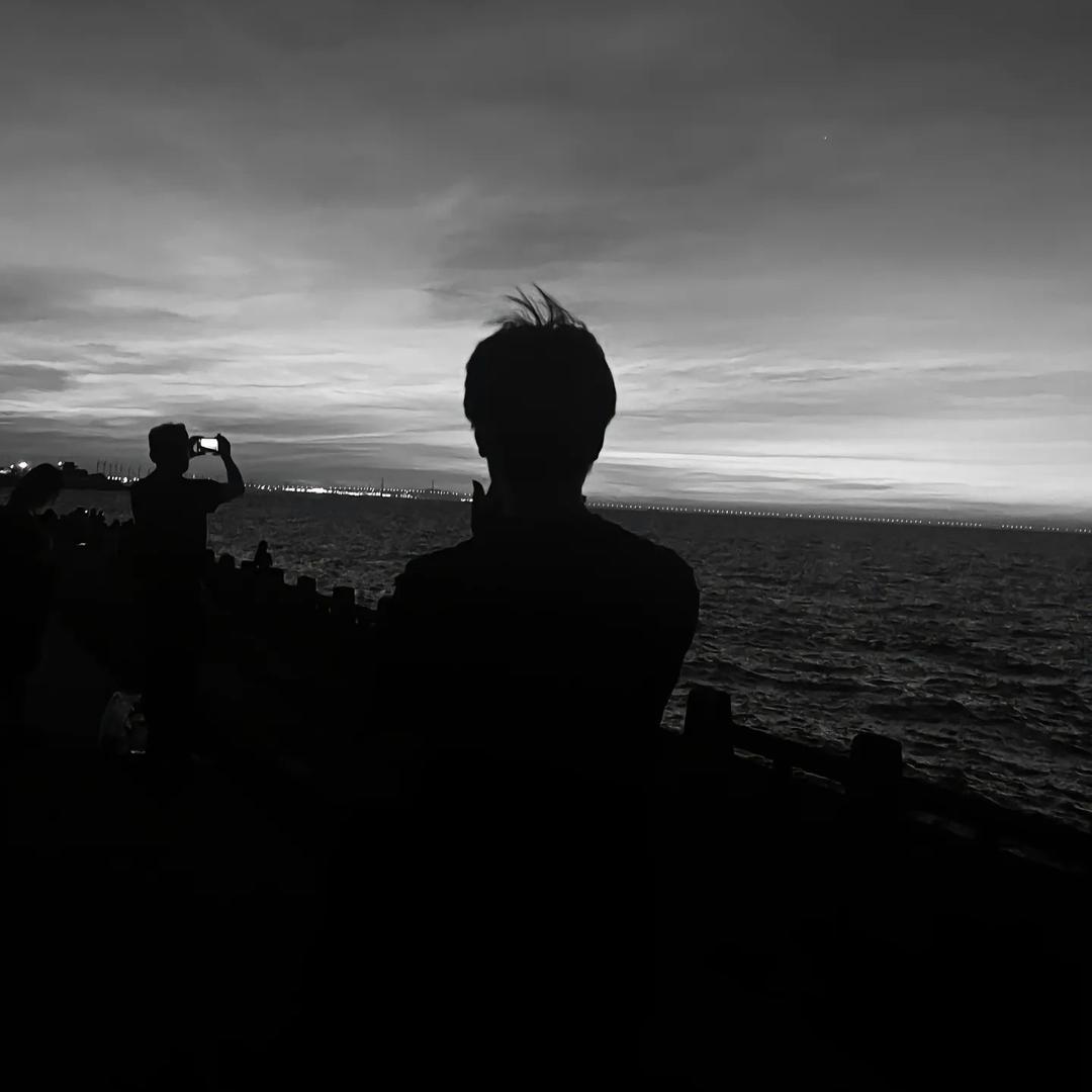 眼泪不听我的。