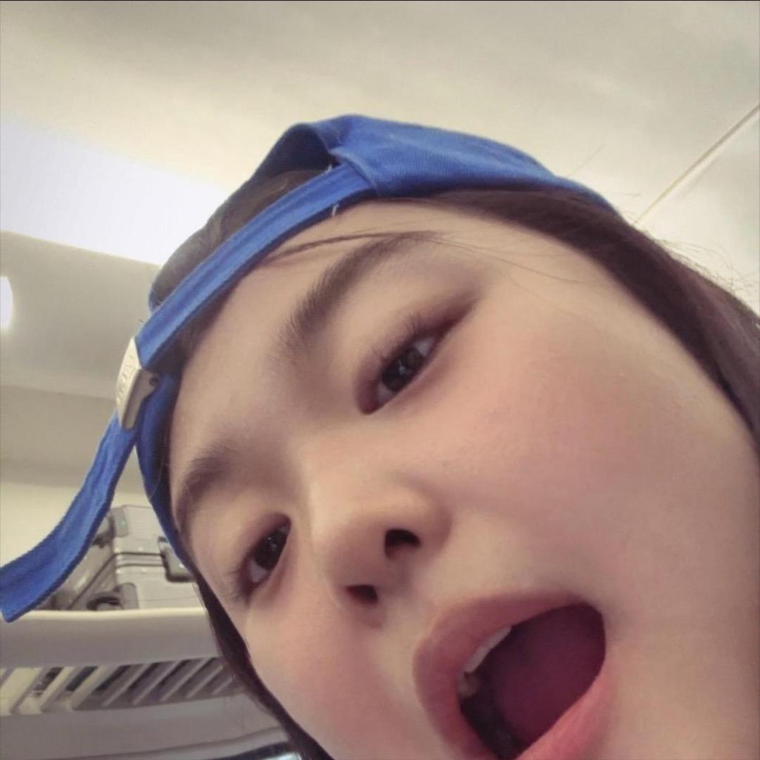 程艾影.
