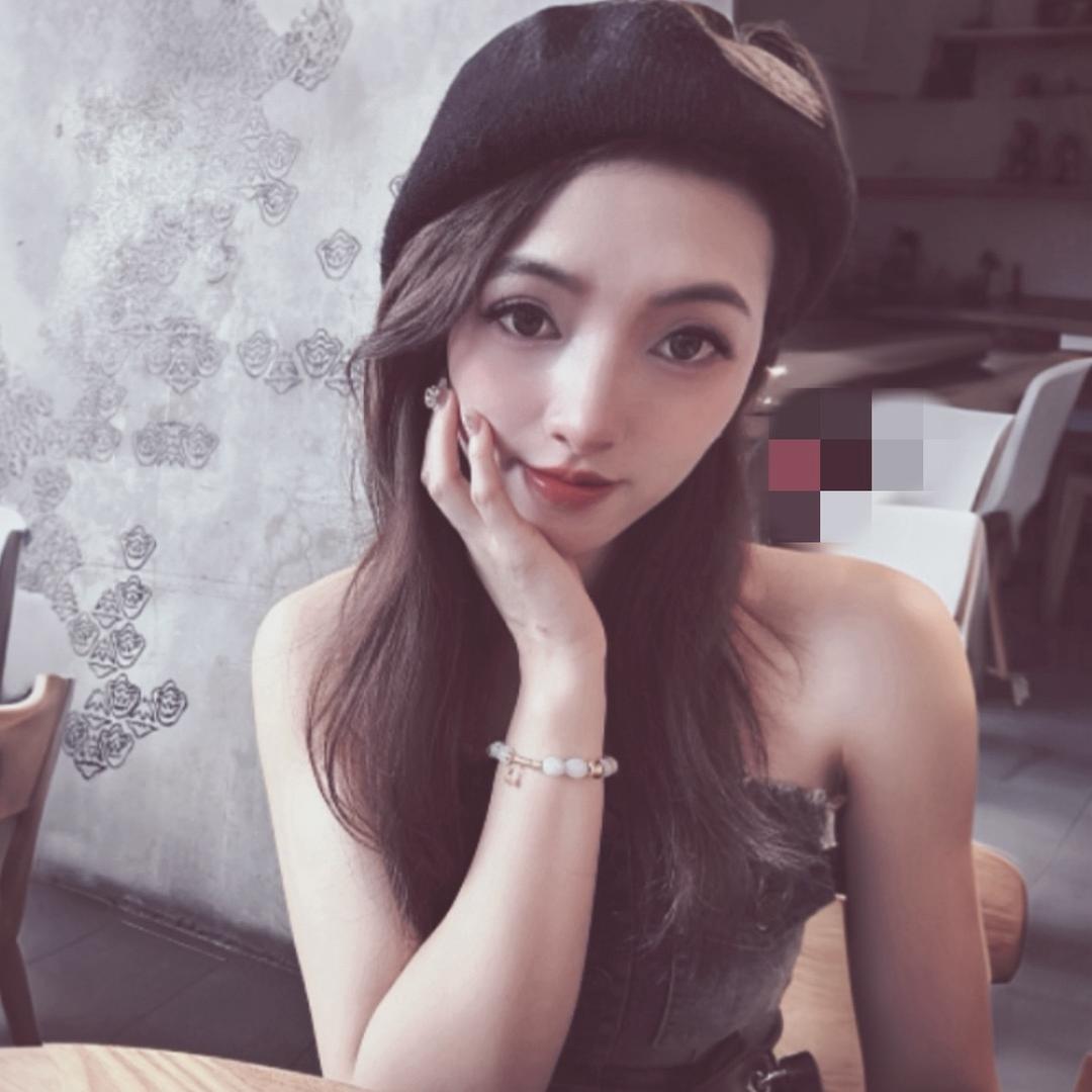 六月，
