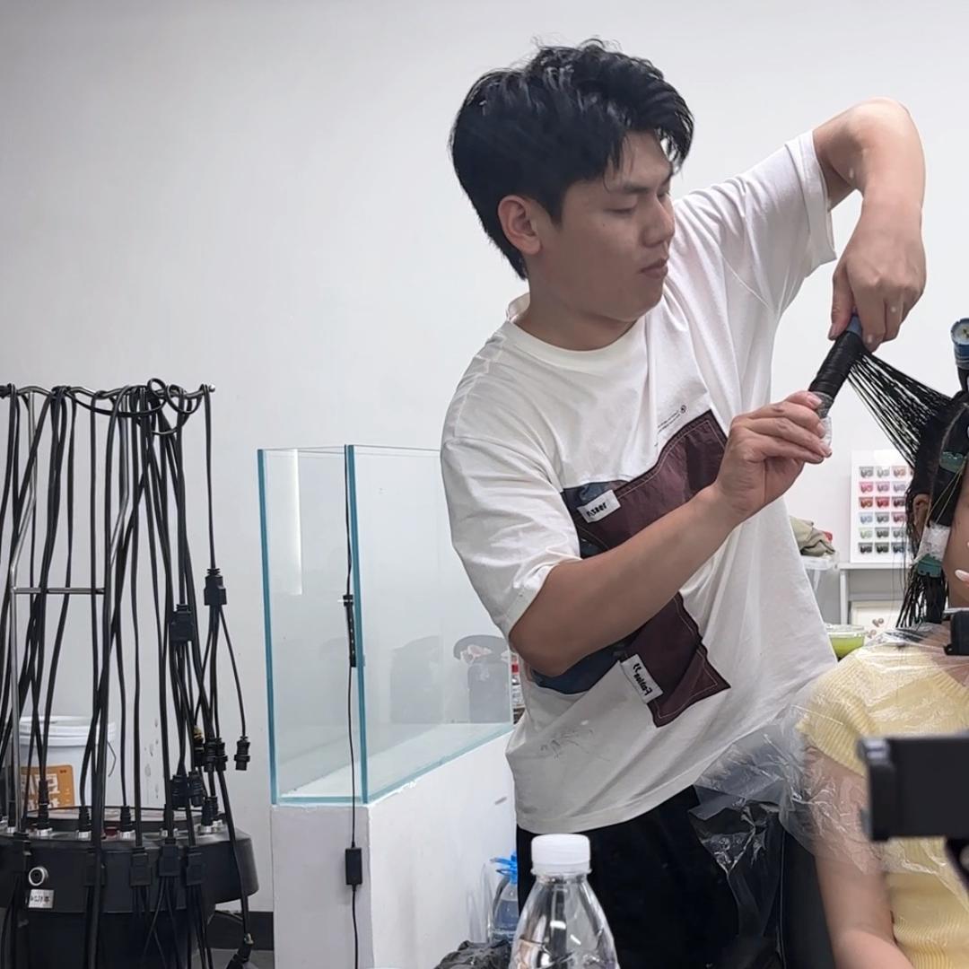 阿迈在丽水 专注减龄烫发