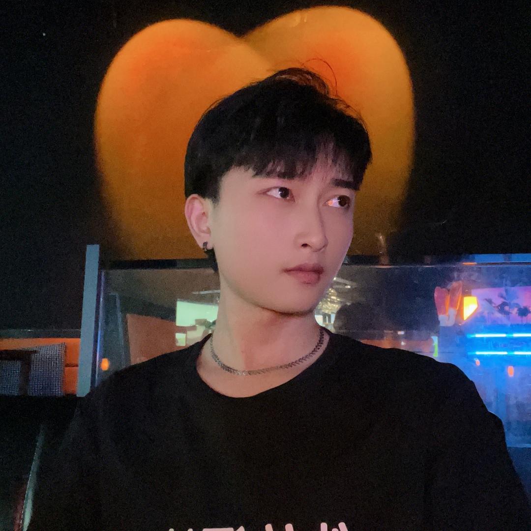 🍻他的酒馆✨泺泺